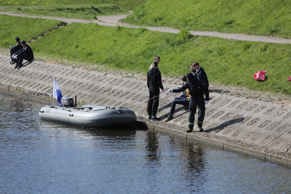 Klaipėdoje „Darom“ dalyviai švarino ir Danės dugną