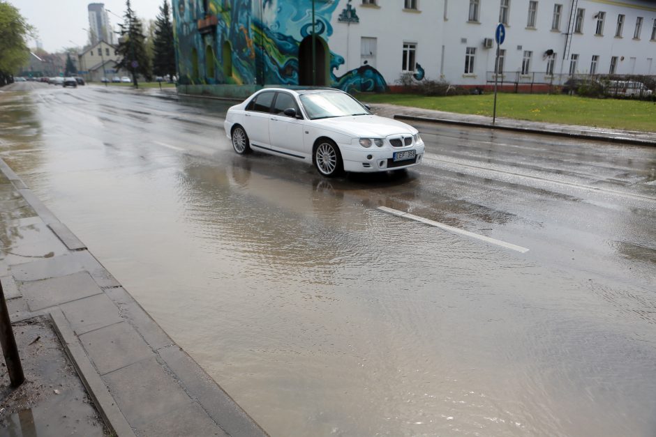 Pilies gatvė dėl avarijos uždaryta