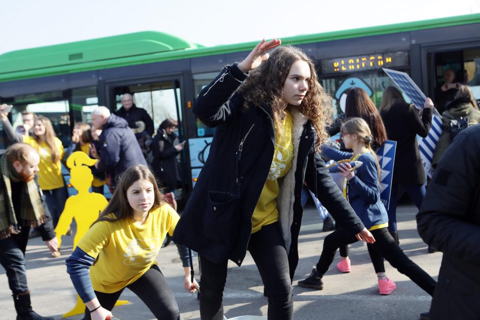 Maršrutiniai autobusai virs kursuojančiais muziejais