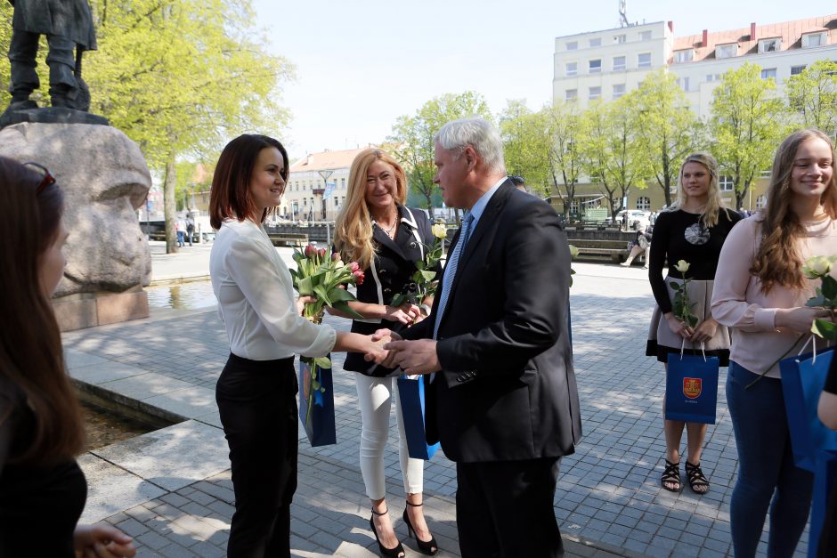 Bronzą iškovojusioms rankininkėms – mero sveikinimai