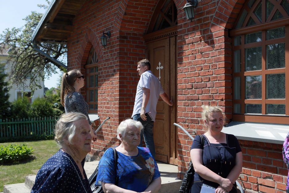 Prieš Priekulės kleboną – protestai