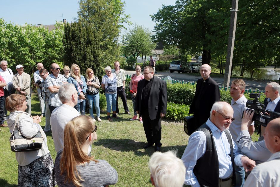 Prieš Priekulės kleboną – protestai