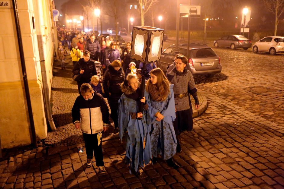 Šv. Martyno žibintai nušvietė Klaipėdos gatves