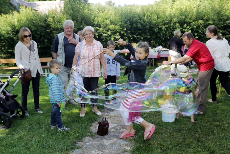 Klaipėdos užmiesčio sodybą okupavo folkloro festivalis