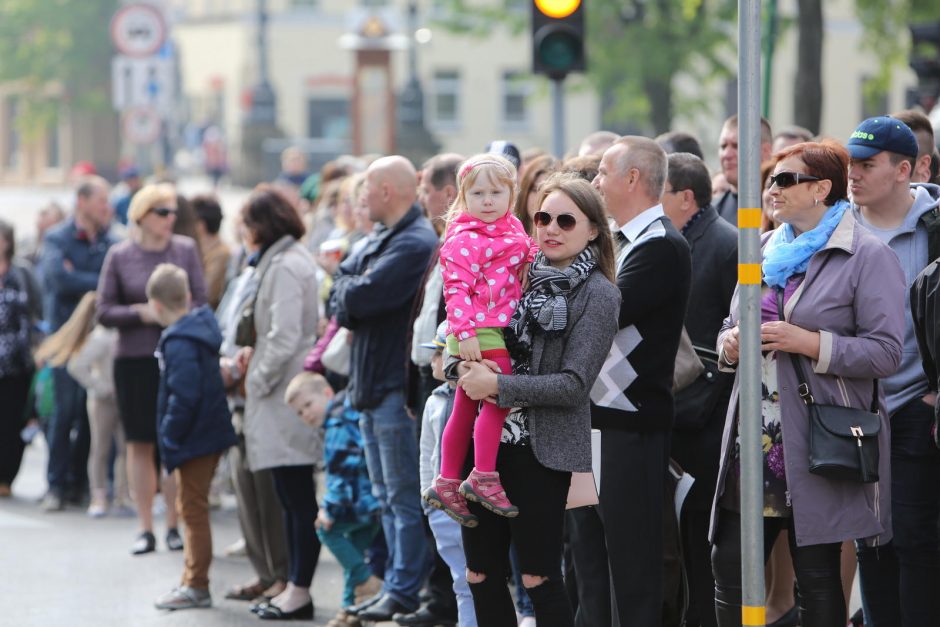 Klaipėdoje į atsargą išlydėti pirmieji šauktiniai