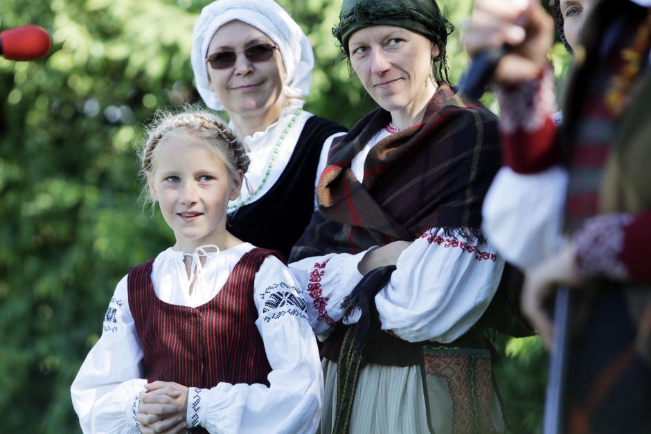 Klaipėdos užmiesčio sodybą okupavo folkloro festivalis