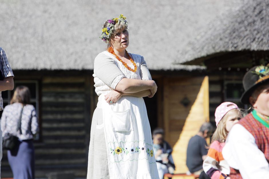 Klaipėdos užmiesčio sodybą okupavo folkloro festivalis