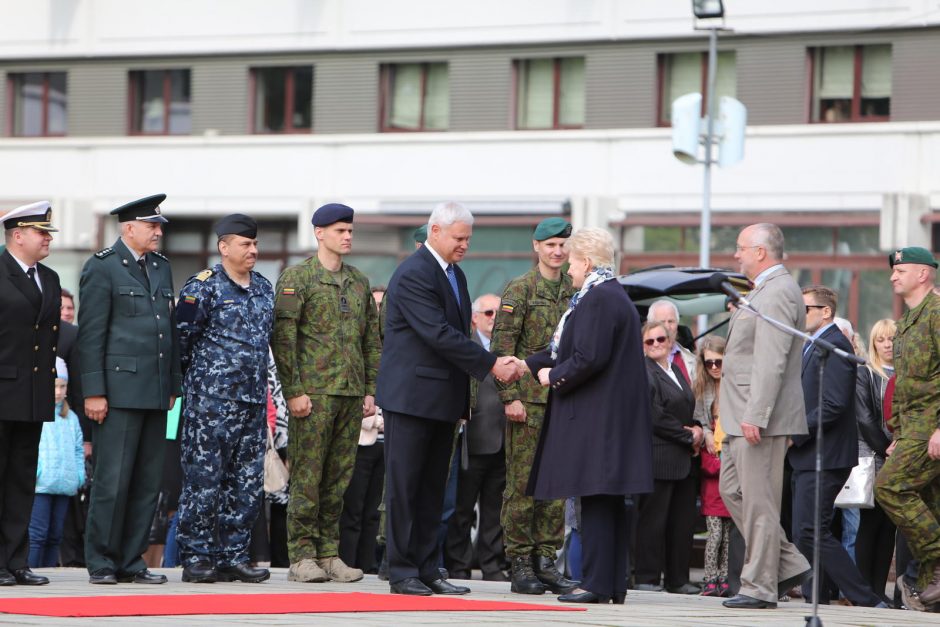 Klaipėdoje į atsargą išlydėti pirmieji šauktiniai