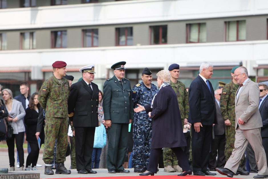 Klaipėdoje į atsargą išlydėti pirmieji šauktiniai