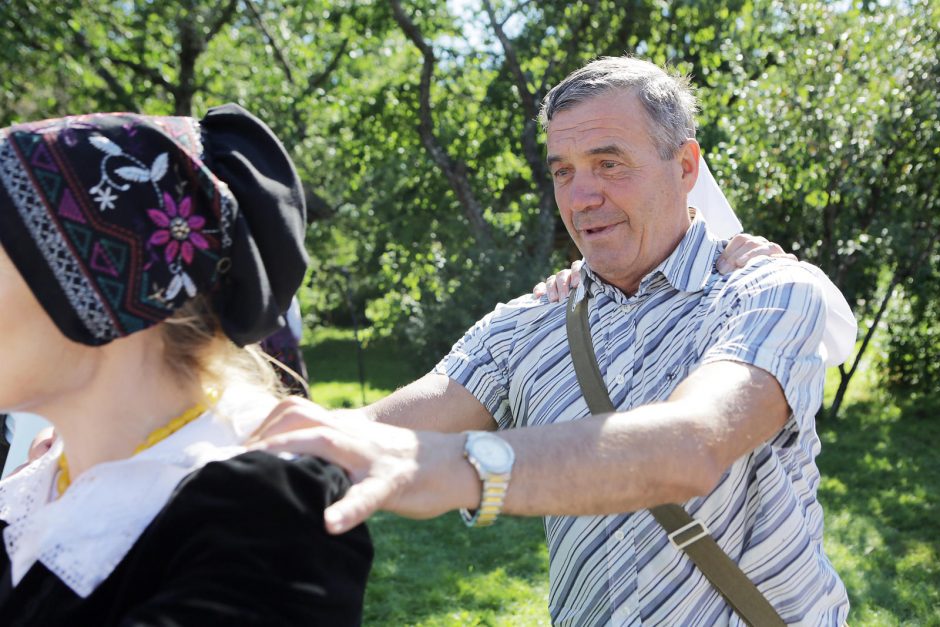 Klaipėdos užmiesčio sodybą okupavo folkloro festivalis