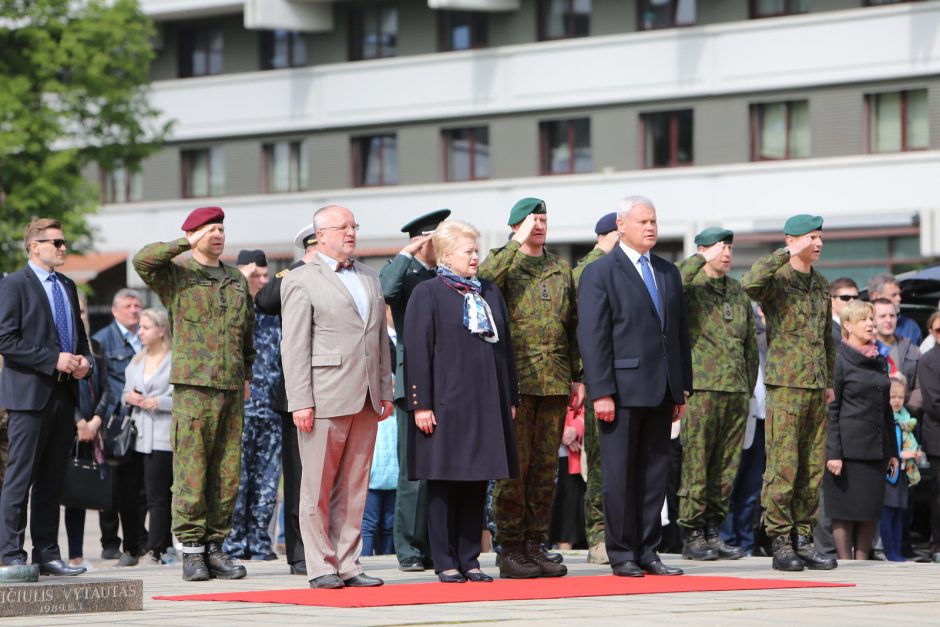 Klaipėdoje į atsargą išlydėti pirmieji šauktiniai