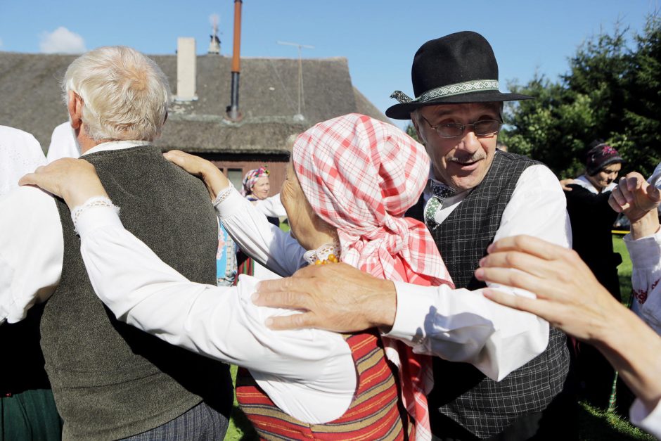 Klaipėdos užmiesčio sodybą okupavo folkloro festivalis