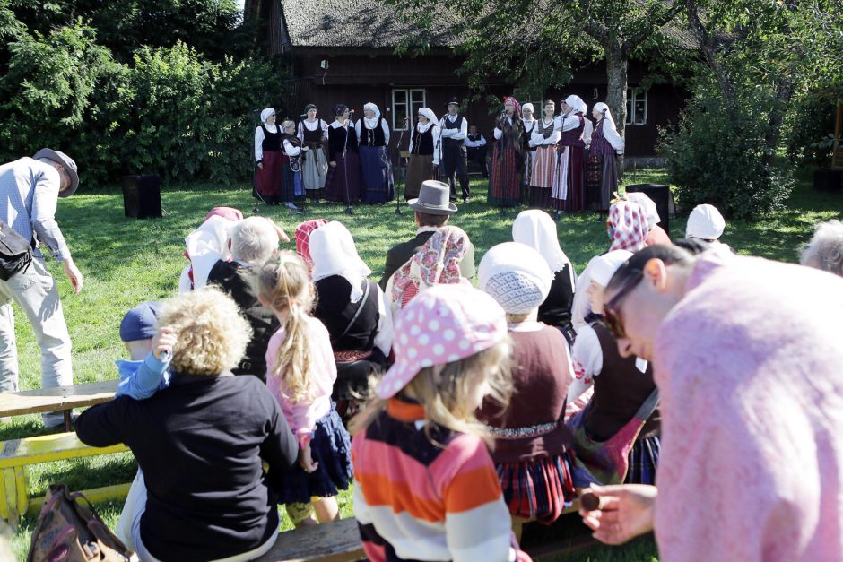 Klaipėdos užmiesčio sodybą okupavo folkloro festivalis