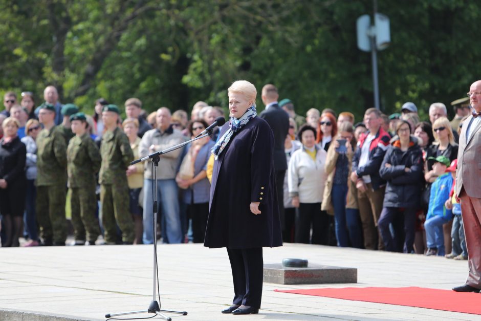 Klaipėdoje į atsargą išlydėti pirmieji šauktiniai