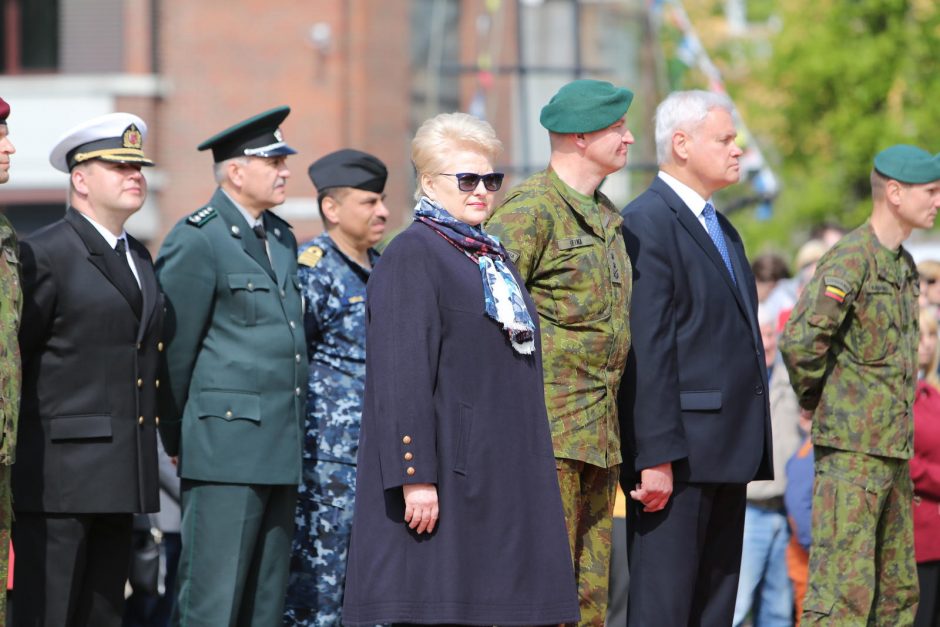 Klaipėdoje į atsargą išlydėti pirmieji šauktiniai