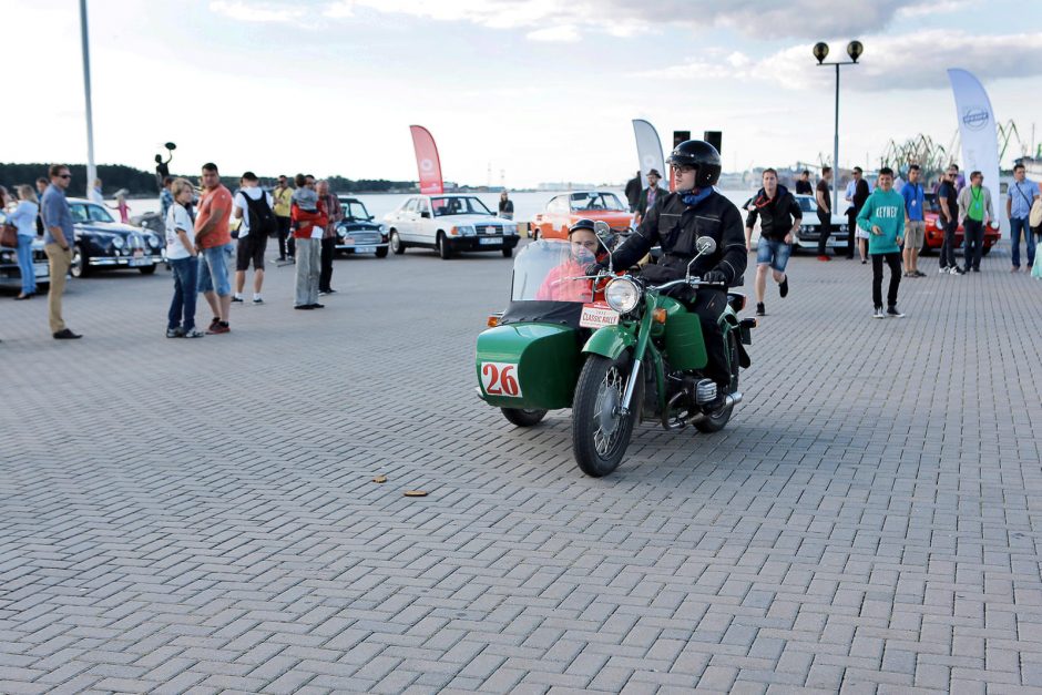 Uostamiestyje – džentelmeniškų automobilių paradas