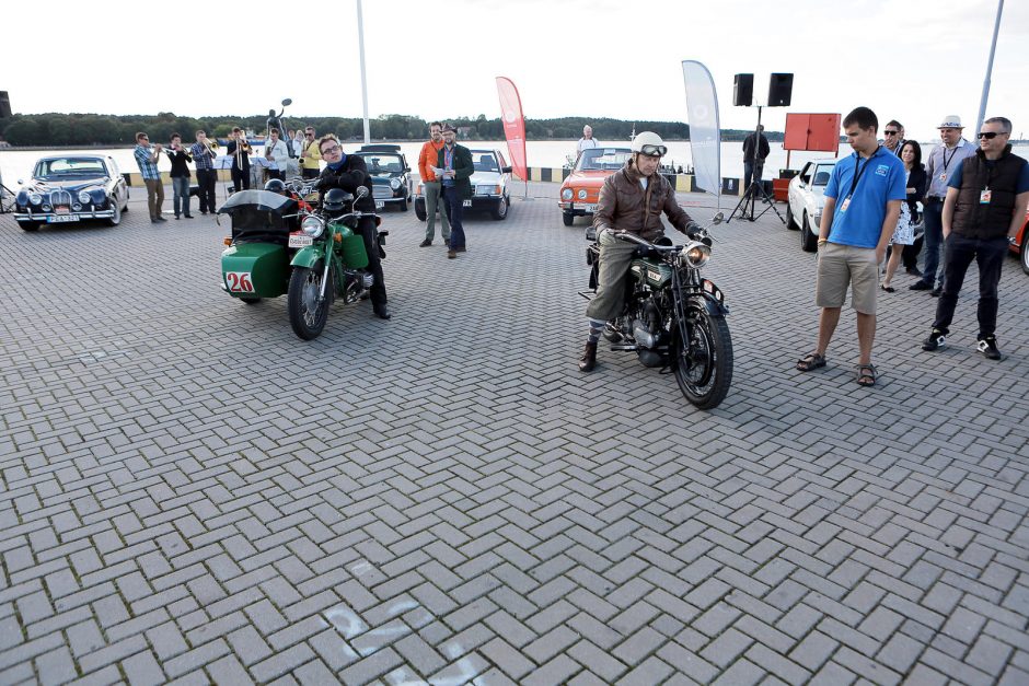 Uostamiestyje – džentelmeniškų automobilių paradas