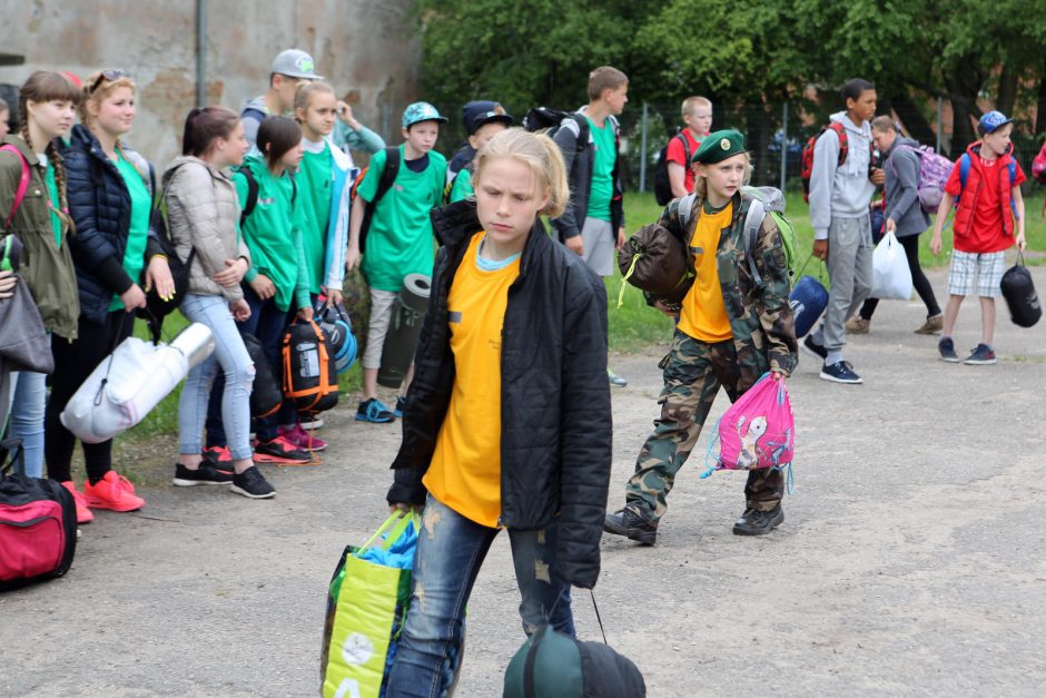 120 moksleivių išžygiavo į trijų dienų stovyklą