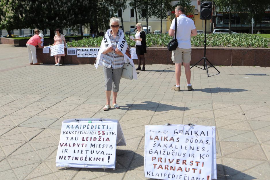 Atgimimo aikštėje mitingavo Klaipėdos tarybos narė