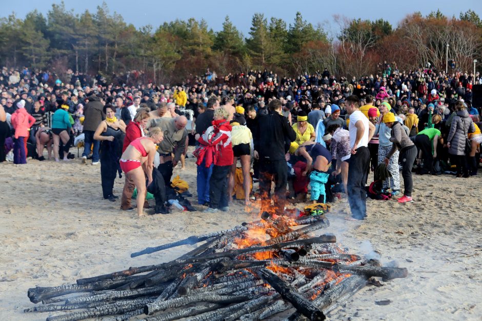 Sveikuoliai nėrė į Baltijos jūrą