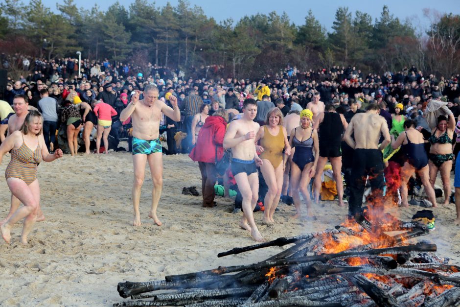 Sveikuoliai nėrė į Baltijos jūrą