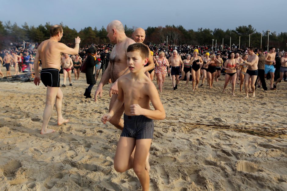 Sveikuoliai nėrė į Baltijos jūrą