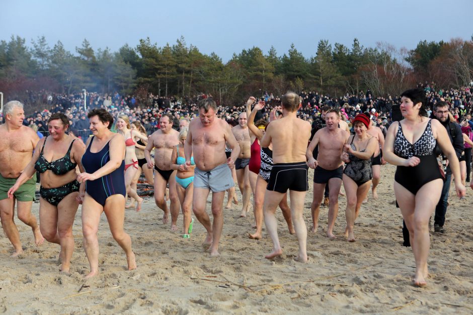 Sveikuoliai nėrė į Baltijos jūrą