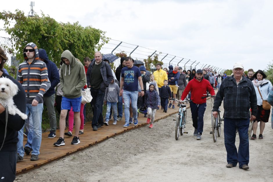 Šimtai klaipėdiečių prie uosto vartų pasitiko jūrų milžiną