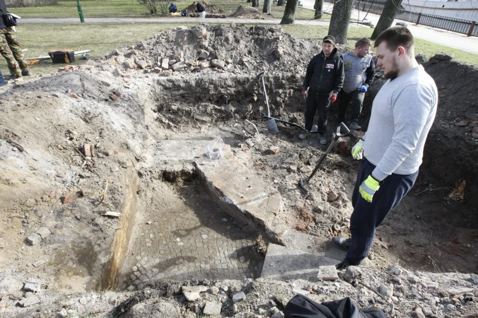 Skvere – pirmieji archeologų atradimai