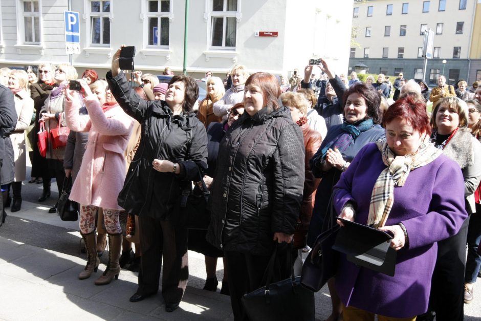 Klaipėdos karalienės Luizės jaunimo centrui – karališki ženklai