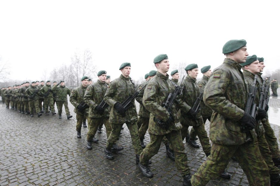 Uostamiestyje į atsargą išlydėti šauktiniai