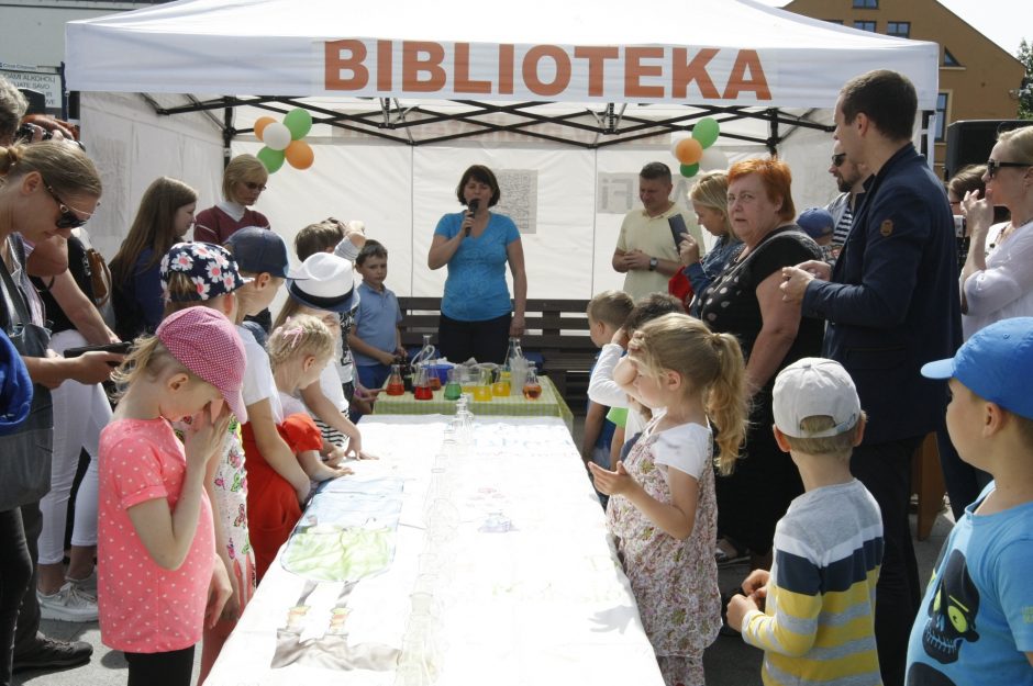 Bibliotekos palapinėje – linksmieji eksperimentai