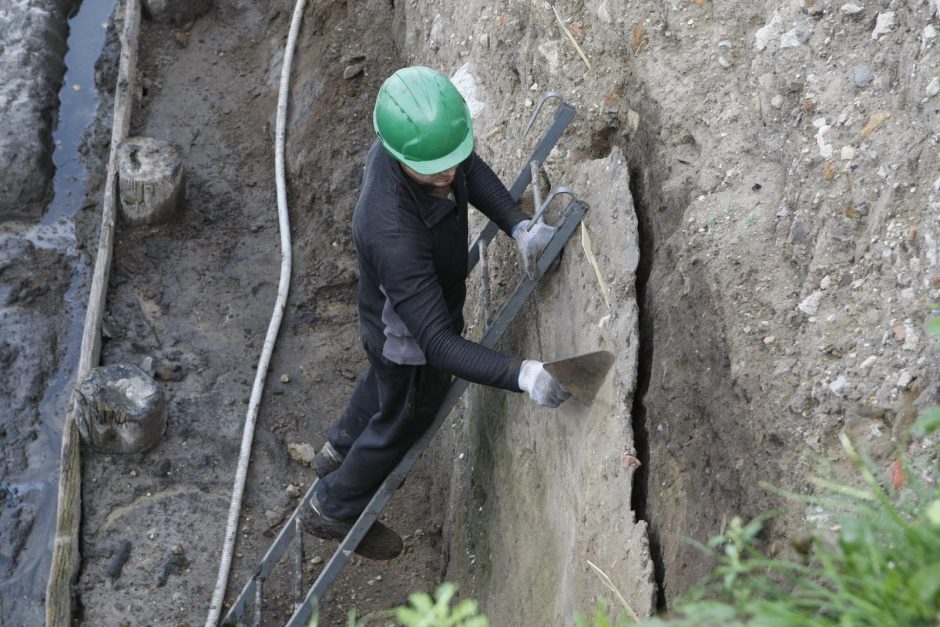 Klaipėdos piliavietės teritorijos kasinėjimai pildo radinių lobyną 