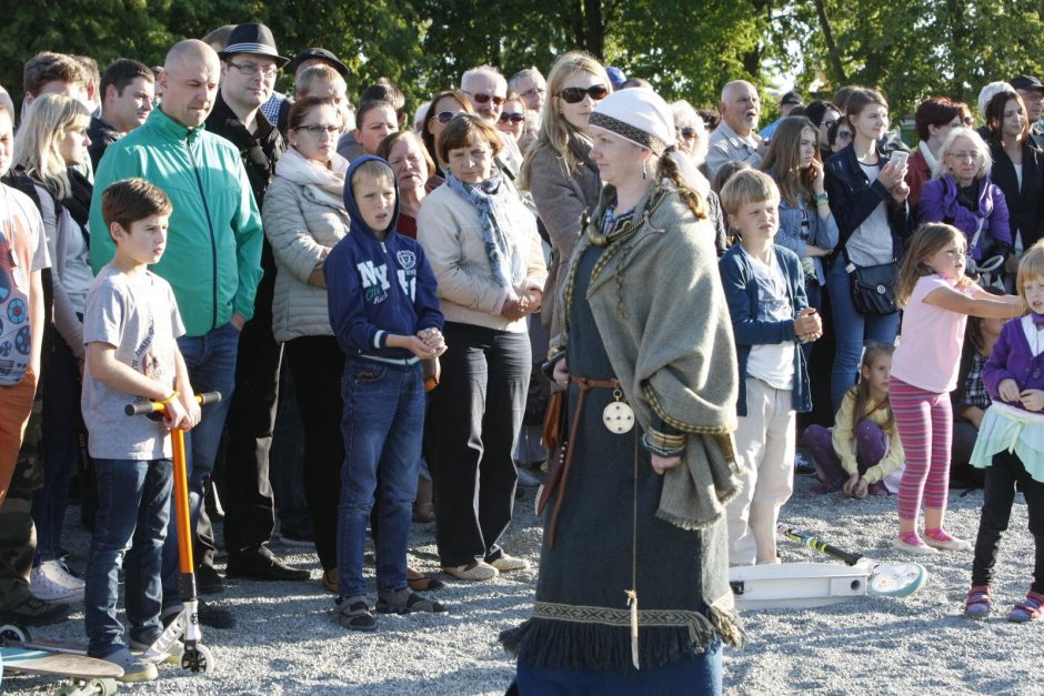 X-XI a. kuršių kostiumų ir papuošalų rekonstrukcijų pristatymas