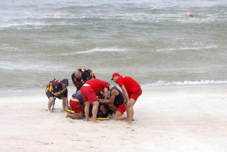 Į Melnragės paplūdimį – su sirenomis: ant kojų sukeltos visos specialiosios tarnybos