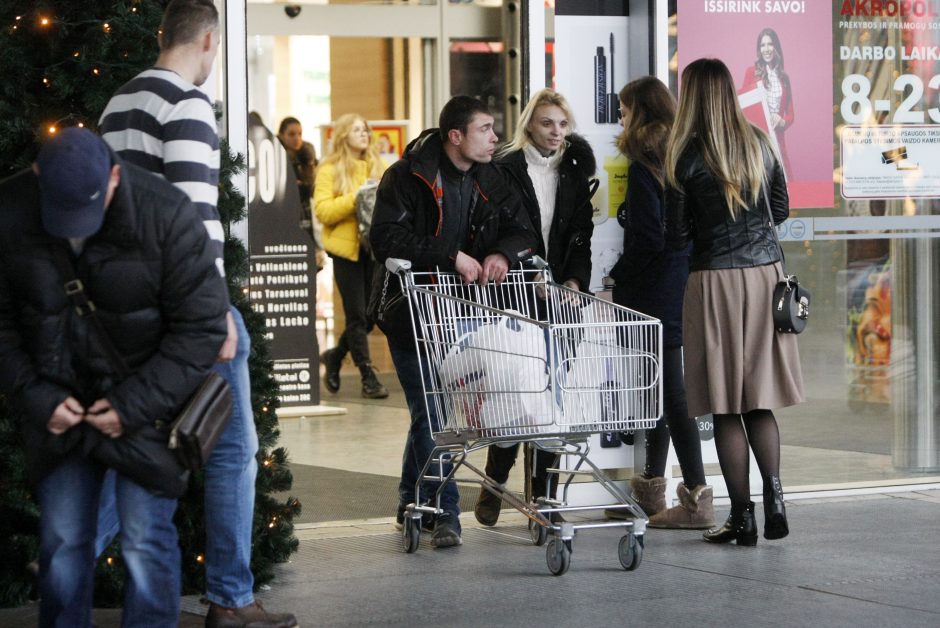 Akcijų ištroškę klaipėdiečiai šturmavo parduotuves