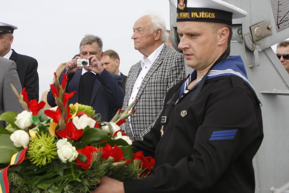 Jaudinanti ceremonija: pagerbti negrįžę jūrininkai