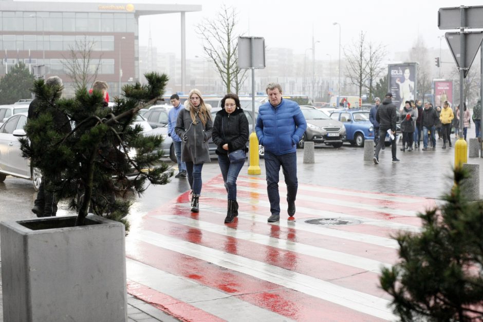 Akcijų ištroškę klaipėdiečiai šturmavo parduotuves