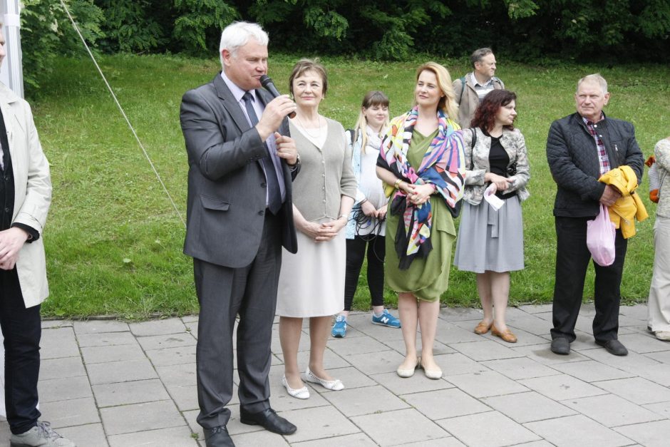 Uostamiesčio stotelėse – knygų lentynos