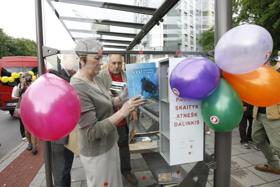 Uostamiesčio stotelėse – knygų lentynos