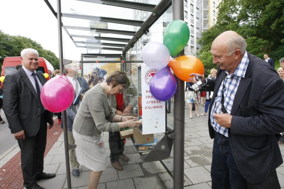 Uostamiesčio stotelėse – knygų lentynos