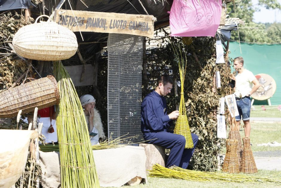 „Senųjų amatų dienos Neringoje“ – nuo vaistininko iki laivadirbio