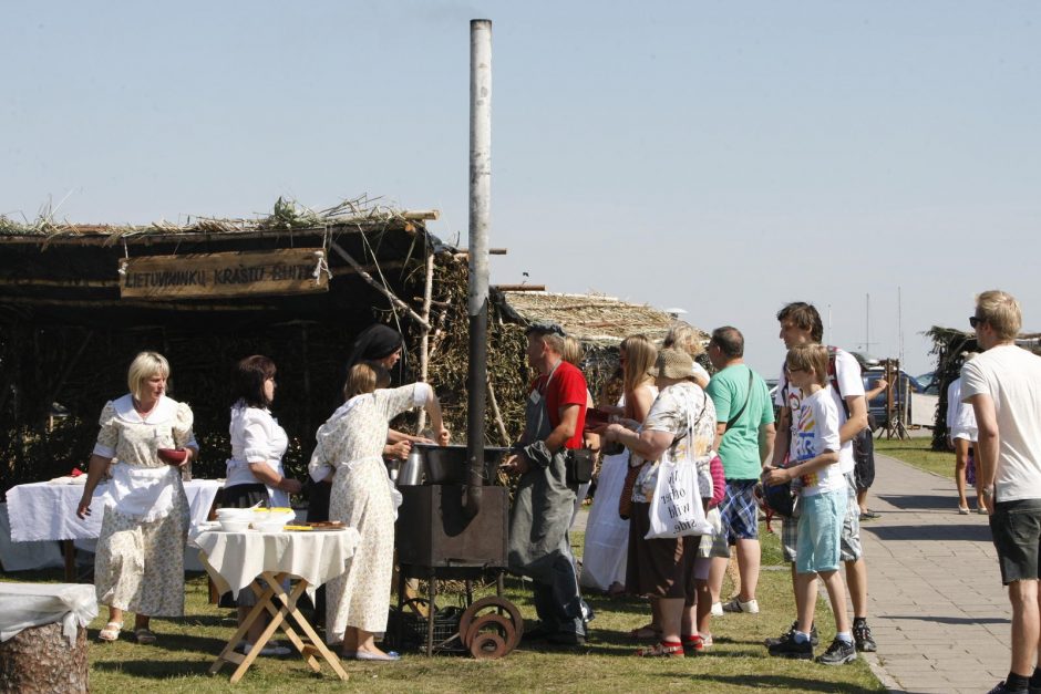 „Senųjų amatų dienos Neringoje“ – nuo vaistininko iki laivadirbio