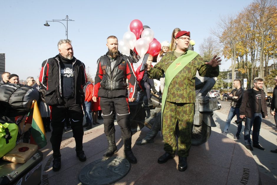 Į Bengaliją motociklininkai išvyko su duona ir lašiniais