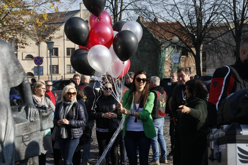 Į Bengaliją motociklininkai išvyko su duona ir lašiniais