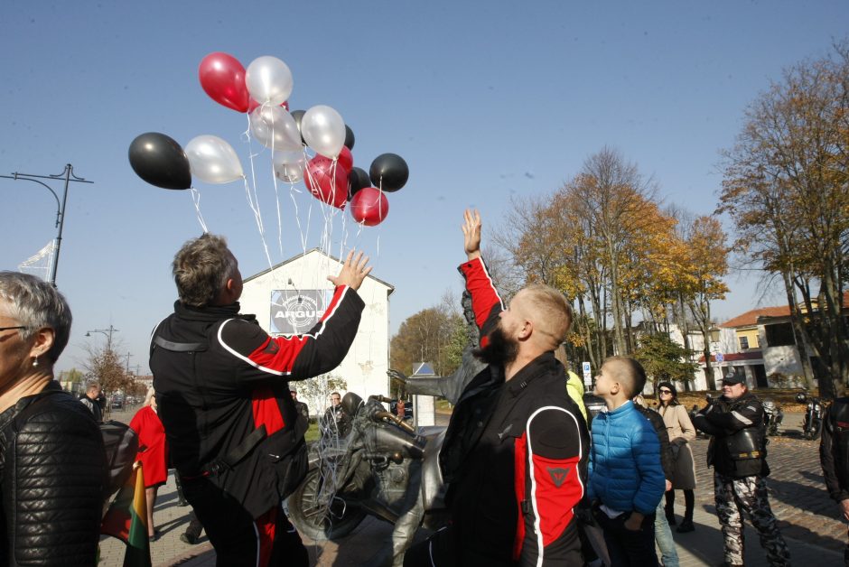 Į Bengaliją motociklininkai išvyko su duona ir lašiniais