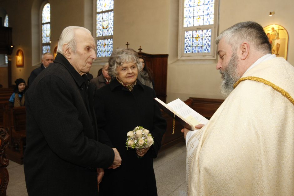 Deimantinių vestuvių proga A. Bilotaitės seneliai atnaujino santuokos įžadus