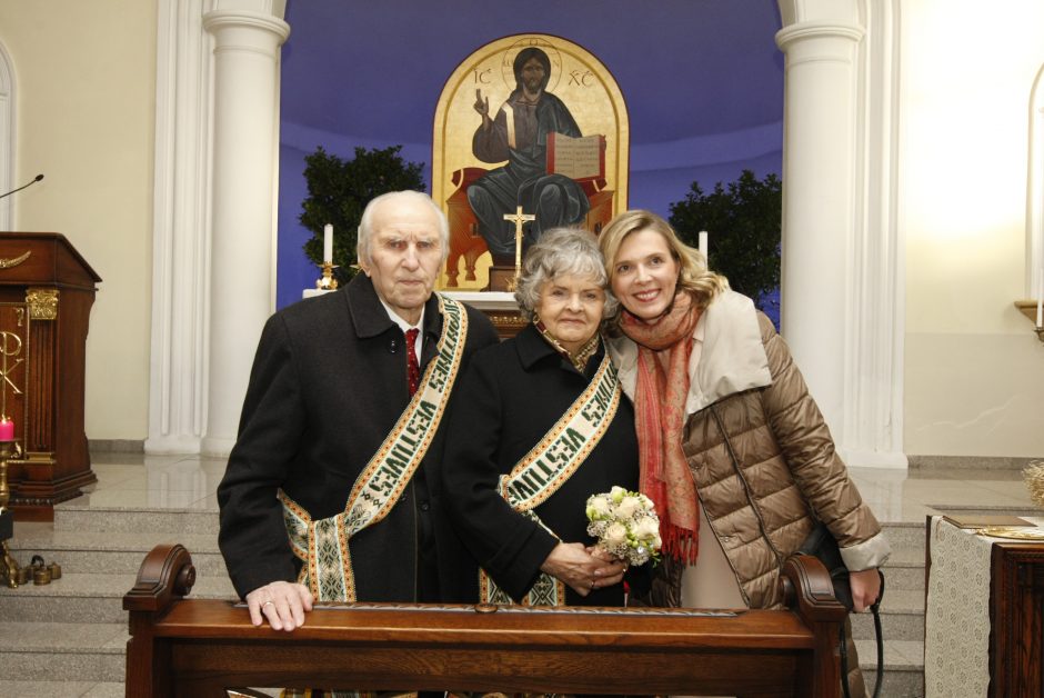 Deimantinių vestuvių proga A. Bilotaitės seneliai atnaujino santuokos įžadus