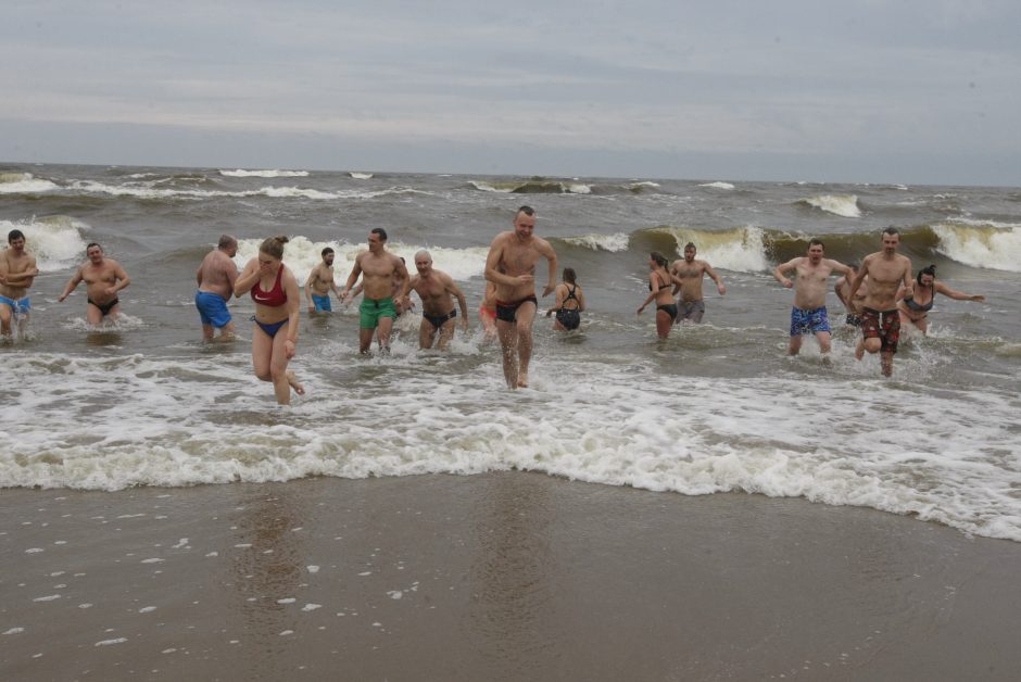 Sveikuoliai nėrė į žiemišką Baltiją