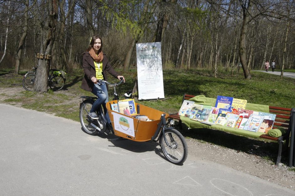 Uostamiestyje – važinėjantis knygų derlius